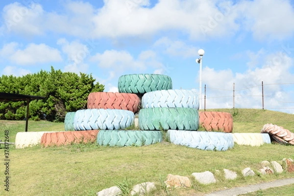 Obraz 青空とタイヤと自然（bluesky,tire, nature)