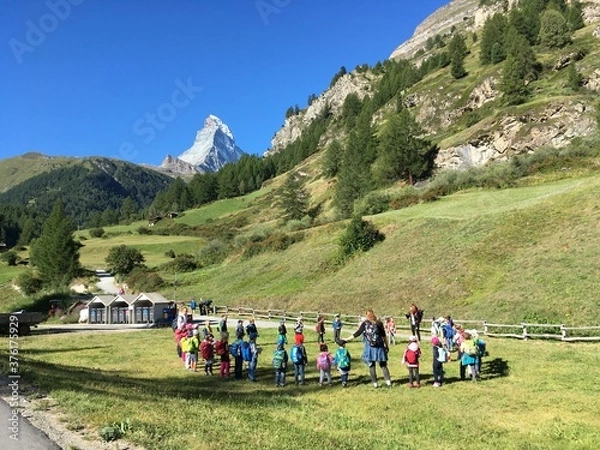 Obraz マッターホルンと子供たち