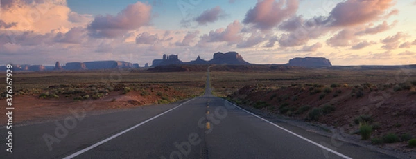 Fototapeta Panorama zachodu słońca z punktu widokowego Forrest Gump w Monument Valley