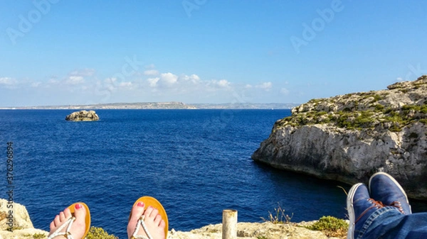 Fototapeta Couple rests on a sunny day in Mgarr Ix-Xini, Gozo, Malta