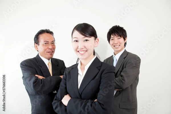 Fototapeta 腕組みをするビジネスマンとＯＬ