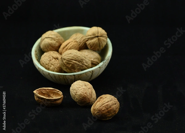 Obraz walnuts in a bowl