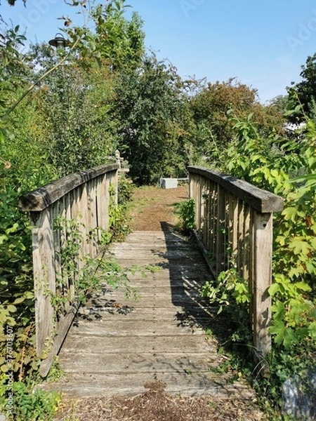 Obraz Schöne alte Brücke im Garten