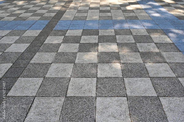 Obraz 市松模様と青いラインのデザインの道