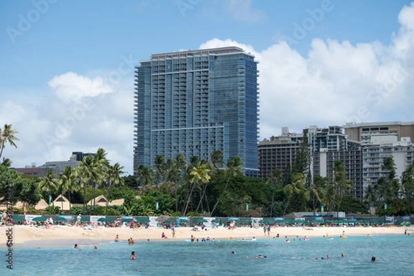 Obraz Hotel oceanfront on a sunny white sand beach on Waikiki Honolulu in Hawaii with tourist and beachgoers  enjoying water outdoor activities 