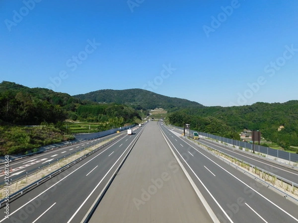 Fototapeta 新名神高速道路(茨木千提寺PA付近で上り方向に向かって9月撮影)