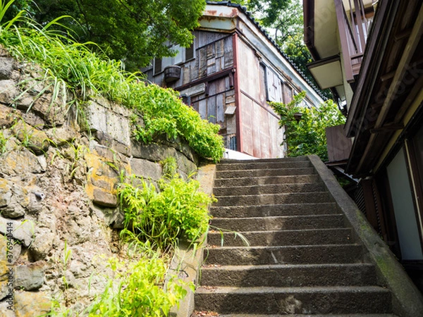 Obraz 田舎の祖父母の家の裏にあるのぼりの階段