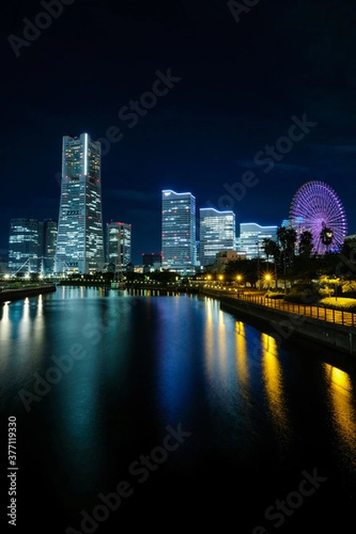 Fototapeta 神奈川県横浜市みなとみらいの夜景(万国橋)