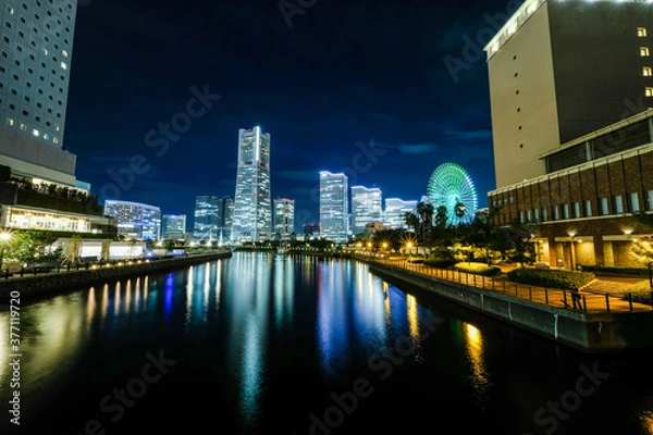 Fototapeta 神奈川県横浜市みなとみらいの夜景(万国橋)