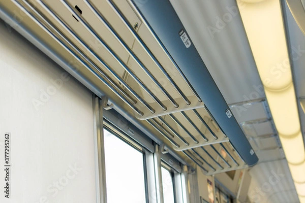 Fototapeta 日本の電車の荷物置きの写真