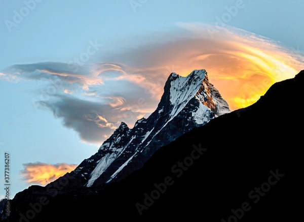 Fototapeta sunrise Mt. Fishtail, Machhapuchre Annapurna Region