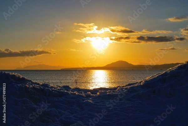 Obraz 夕焼け　空　海　冬　雪　素材
