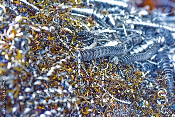 Obraz 光る大量のカラフルな金属スクラップ