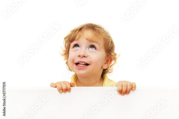Obraz lächelndes Kind hält eine Tafel