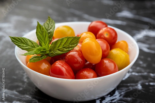 Obraz Red and yellow cherry tomatoes