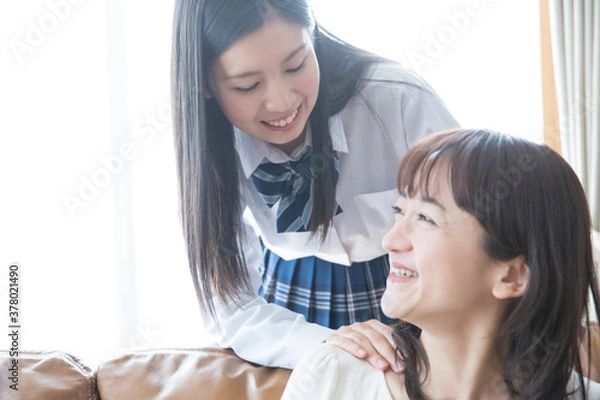 Fototapeta 肩もみする親子