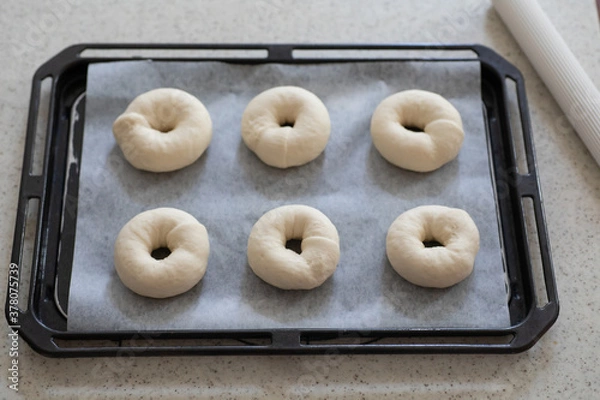 Fototapeta 自宅でパン作り　二次発酵前の成型したプレーンベーグル