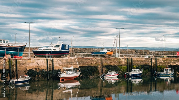 Obraz Boats Tied up at the Harbour Wall