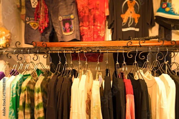 Obraz 服屋の店内