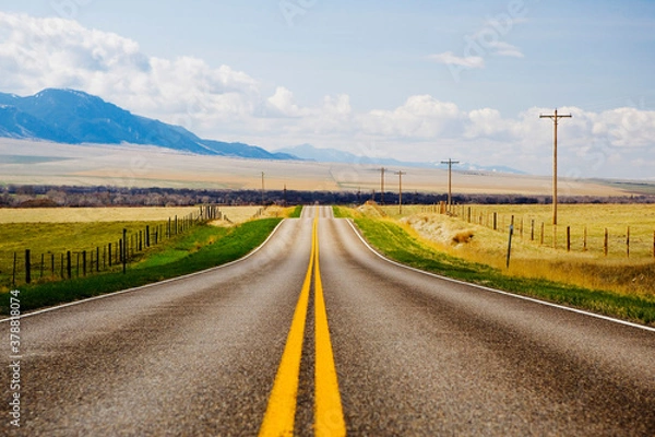 Fototapeta Road passing through fields, Montana, USA