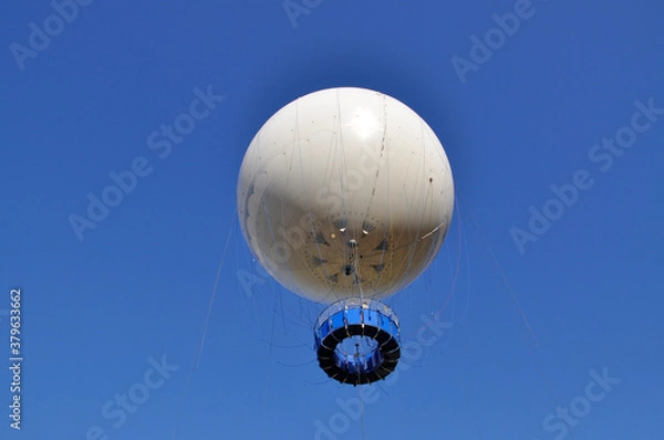 Fototapeta close-up of an air Elevator against a blue sky on a summer day. large balloon for flying.