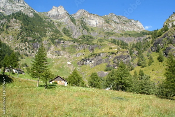 Fototapeta Veglia-Devero, Piedmont (Italy): panoramic view of the mountains and a hut