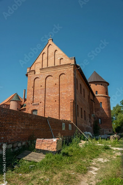 Fototapeta View of 15th century Gothic castle in Tykocin after the reconstruction work. The Castle located on the right bank of Narew river.