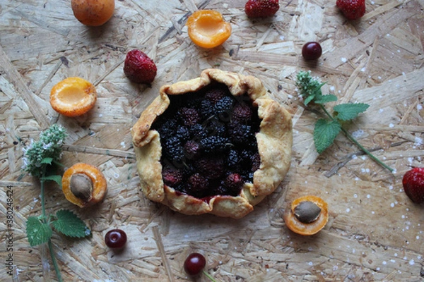 Fototapeta cranberry pie on table