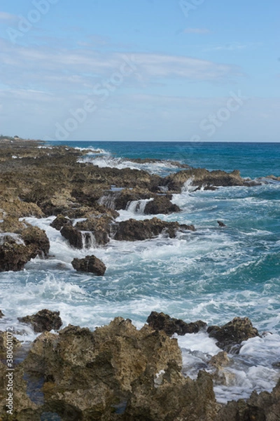 Obraz waves crashing on rocks