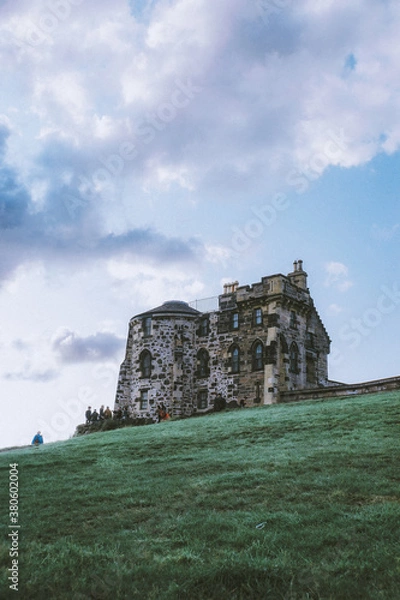 Fototapeta castle on the hill in Edinburgh