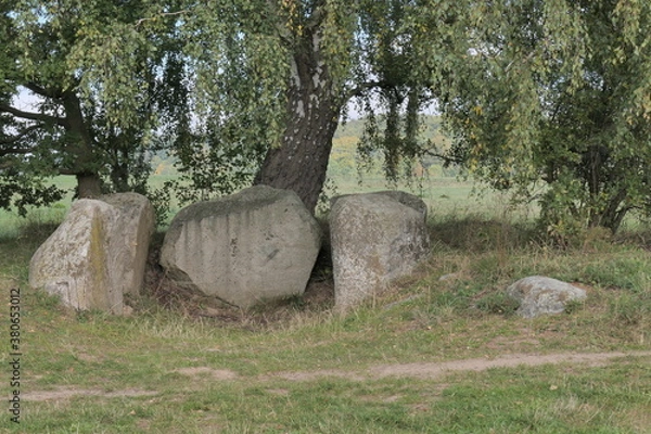 Fototapeta Großsteingräber bei Lancken-Granitz, Insel Rügen, Norddeutschland. Jungsteinzeit