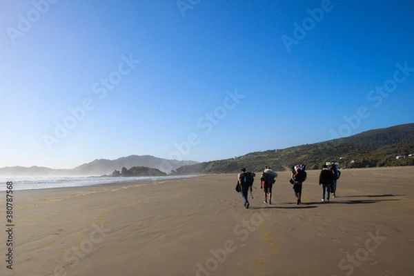 Obraz Backpackers walking on a beach