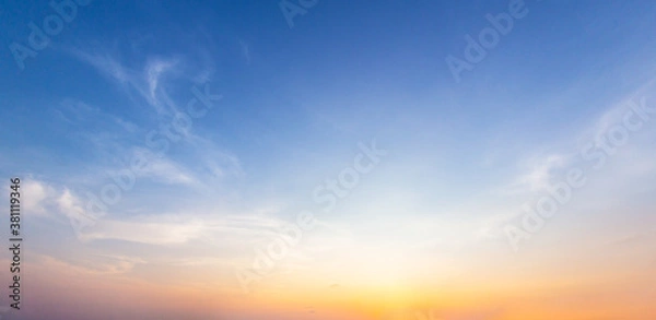 Obraz Niebo i chmury jesienne tło o zachodzie słońca