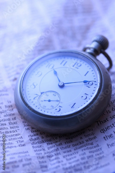 Fototapeta 懐中時計と新聞
