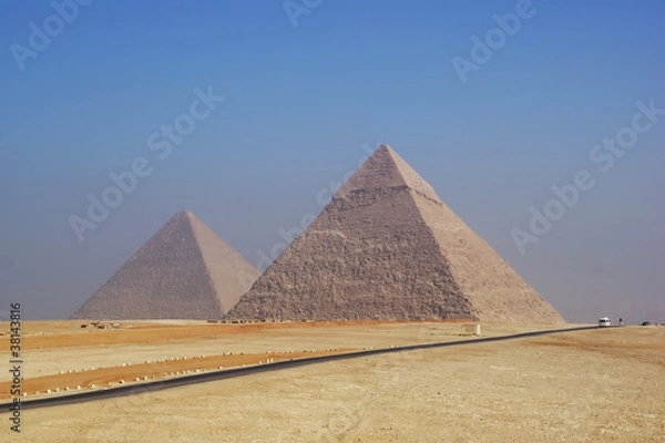 Obraz Две египетские пирамиды в утреннем тумане. Гиза, Египет