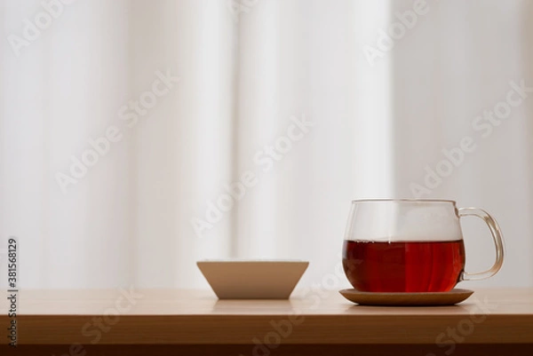 Obraz リビングで過ごす午後_紅茶とクッキーと観葉植物