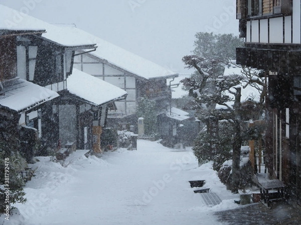 Obraz 冬の幻想的奈風景　雪の馬籠宿