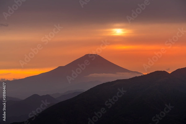 Fototapeta 夕暮れの大山富士見台より富士山を望む