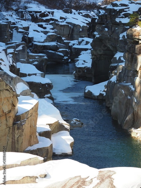 Obraz 美しい冬景色　雪の積もった寝覚ノ床