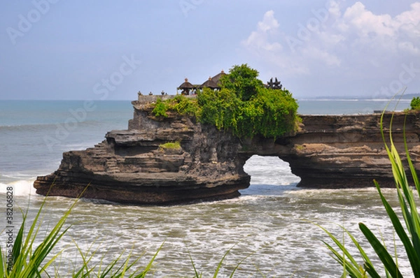 Obraz Indonesian temple on sea coast. Tanah lot complex.