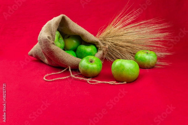 Fototapeta Green apples on a red background