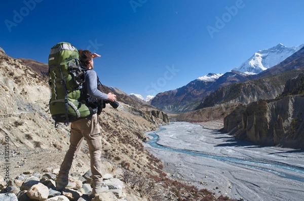 Fototapeta Lone trekker  looking into the distance