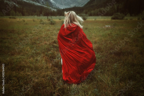 Obraz Blond woman running free