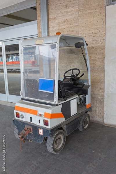 Fototapeta Tug Tow Station Tractor