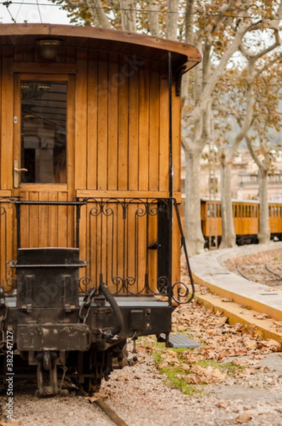 Fototapeta Último vagón de un antiguo tren de madera
