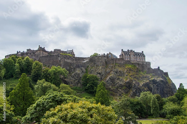 Obraz Edinburgh castle from down