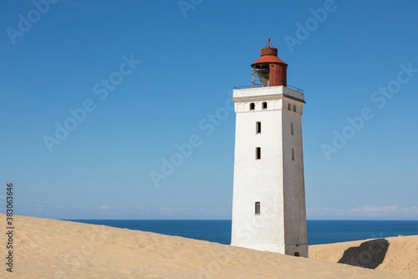 Fototapeta Rubjerg Knude Fyr, słynna latarnia morska na wydmach Morza Północnego w Danii