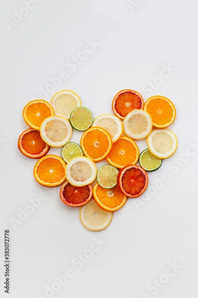 Fototapeta oranges and lemons slices in the shape of heart 