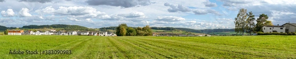 Obraz Panorama Wohnsiedlung und Feld