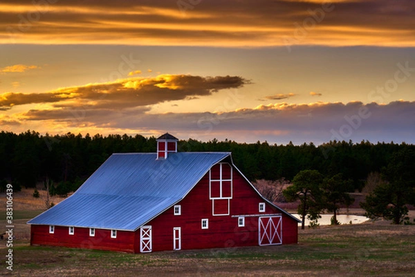 Obraz red barn in the sunset